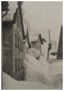 Fotografia scattata nel comune di Villa nel ’51. © Don Fiorentino Galliciotti, Il flagello bianco, Salvioni, 1953.